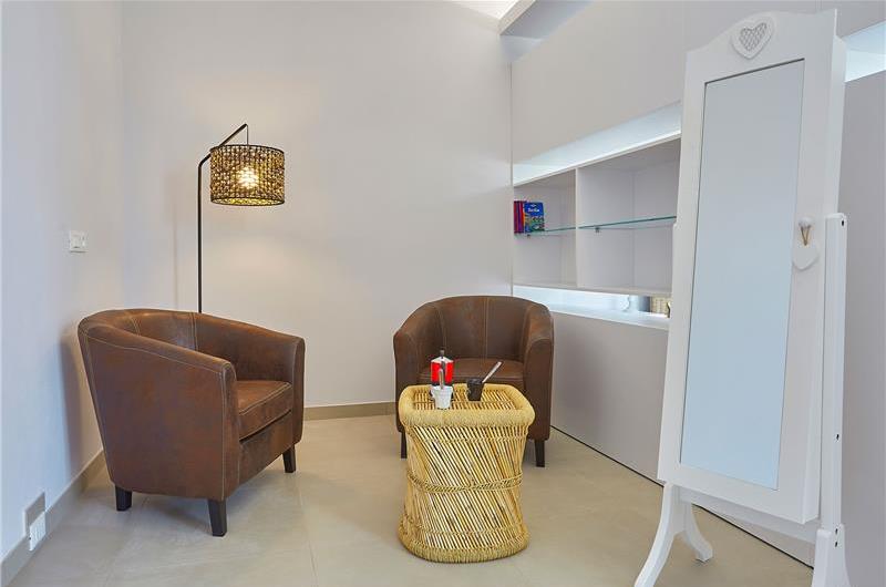 5 bedroom villa with infinity pool, Castellammare del Golfo, sleeps 9