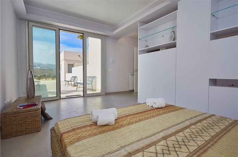 5 bedroom villa with infinity pool, Castellammare del Golfo, sleeps 9