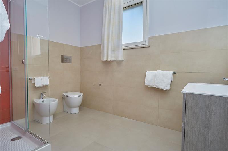 5 bedroom villa with infinity pool, Castellammare del Golfo, sleeps 9