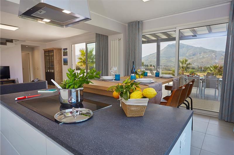 5 bedroom villa with infinity pool, Castellammare del Golfo, sleeps 9