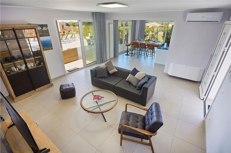 5 bedroom villa with infinity pool, Castellammare del Golfo, sleeps 9