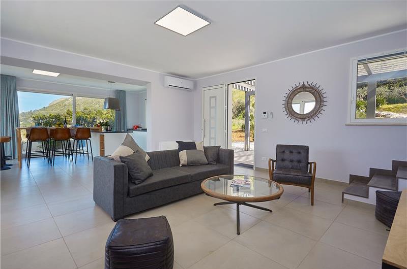 5 bedroom villa with infinity pool, Castellammare del Golfo, sleeps 9