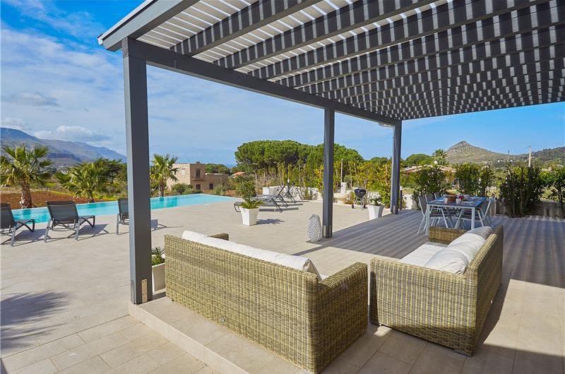 5 bedroom villa with infinity pool, Castellammare del Golfo, sleeps 9