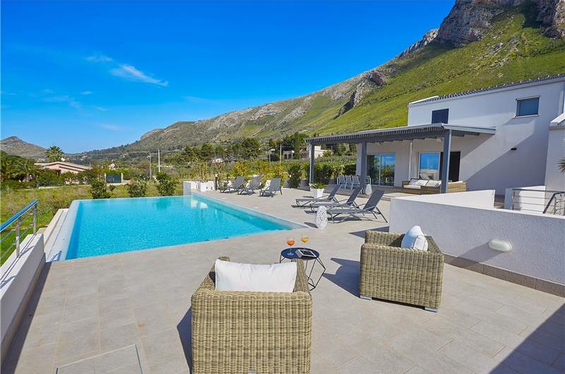 5 bedroom villa with infinity pool, Castellammare del Golfo, sleeps 9