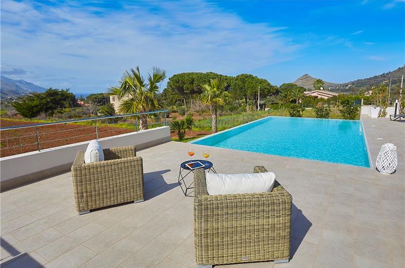 5 bedroom villa with infinity pool, Castellammare del Golfo, sleeps 9