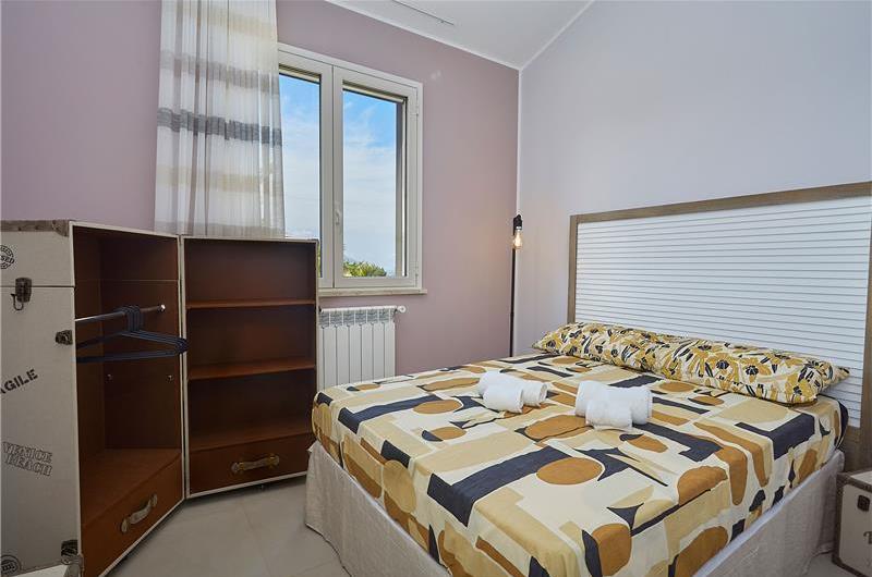 5 bedroom villa with infinity pool, Castellammare del Golfo, sleeps 9