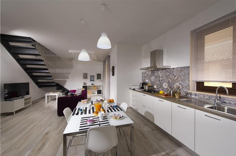 3 bedroom villa with jacuzzi, Castellammare del Golfo, sleeps 4-6