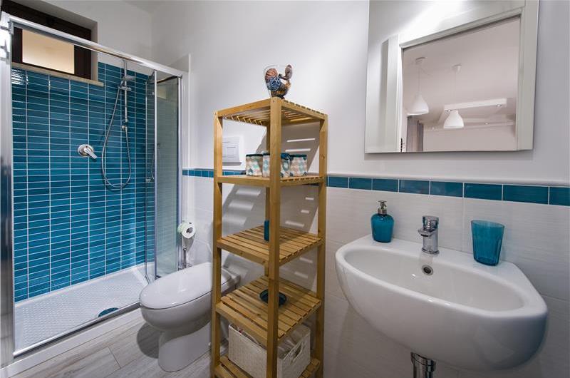 3 bedroom villa with jacuzzi, Castellammare del Golfo, sleeps 4-6