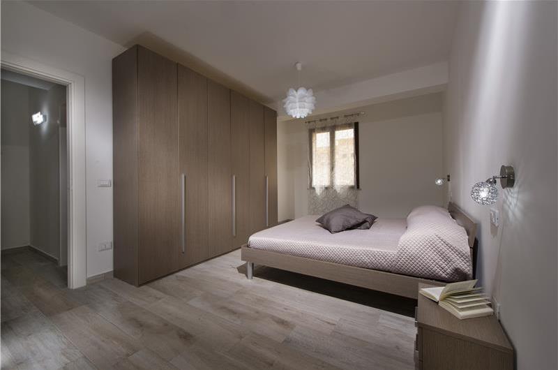 3 bedroom villa with jacuzzi, Castellammare del Golfo, sleeps 4-6