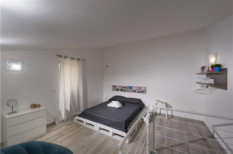 3 bedroom villa with jacuzzi, Castellammare del Golfo, sleeps 4-6