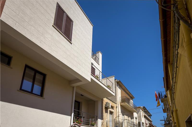 3 bedroom villa with jacuzzi, Castellammare del Golfo, sleeps 4-6