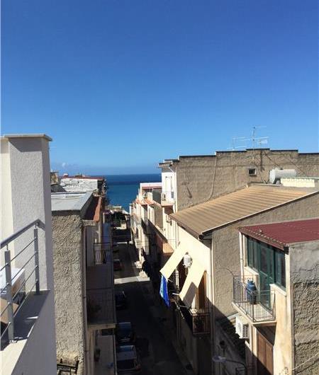 3 bedroom villa with jacuzzi, Castellammare del Golfo, sleeps 4-6