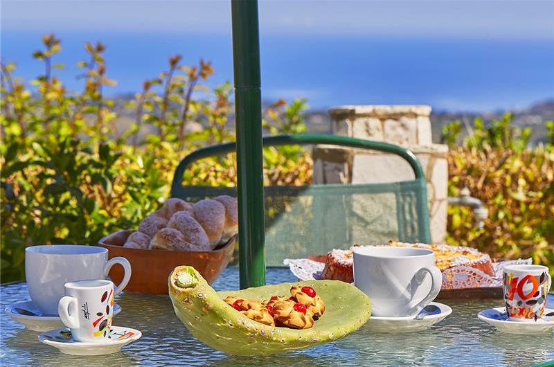 2 bedroom villa with pool, Castellammare del Golfo, sleeps 4