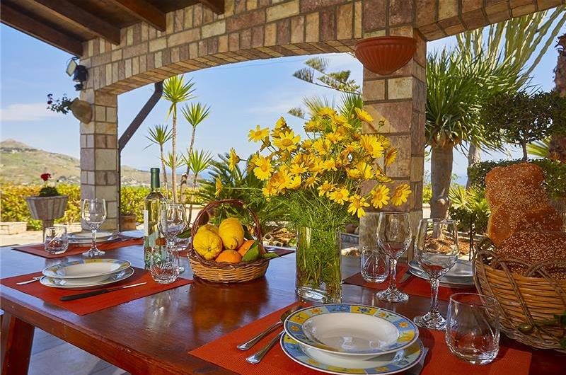 2 bedroom villa with pool, Castellammare del Golfo, sleeps 4