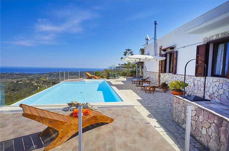 2 bedroom villa with pool, Castellammare del Golfo, sleeps 4