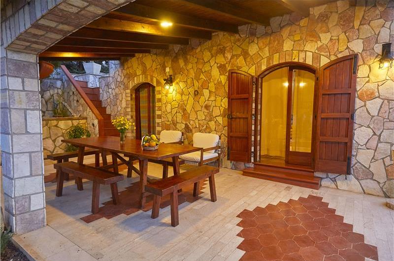 2 bedroom villa with pool, Castellammare del Golfo, sleeps 4