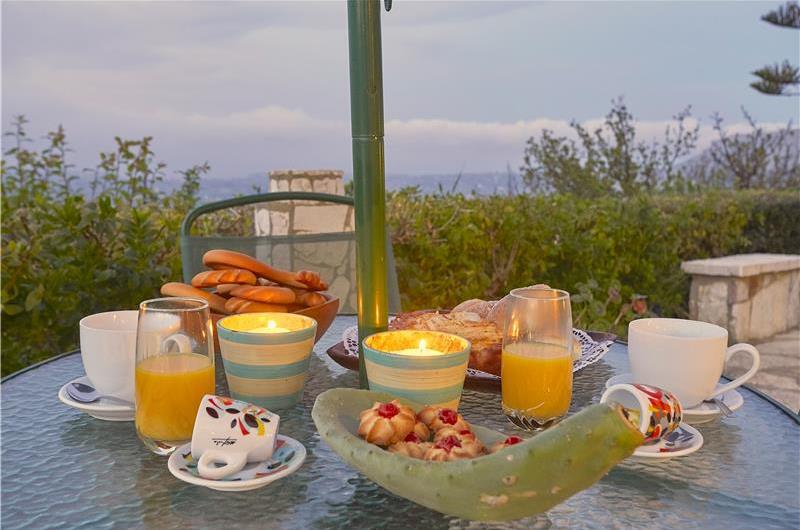 2 bedroom villa with pool, Castellammare del Golfo, sleeps 4