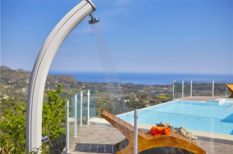 2 bedroom villa with pool, Castellammare del Golfo, sleeps 4