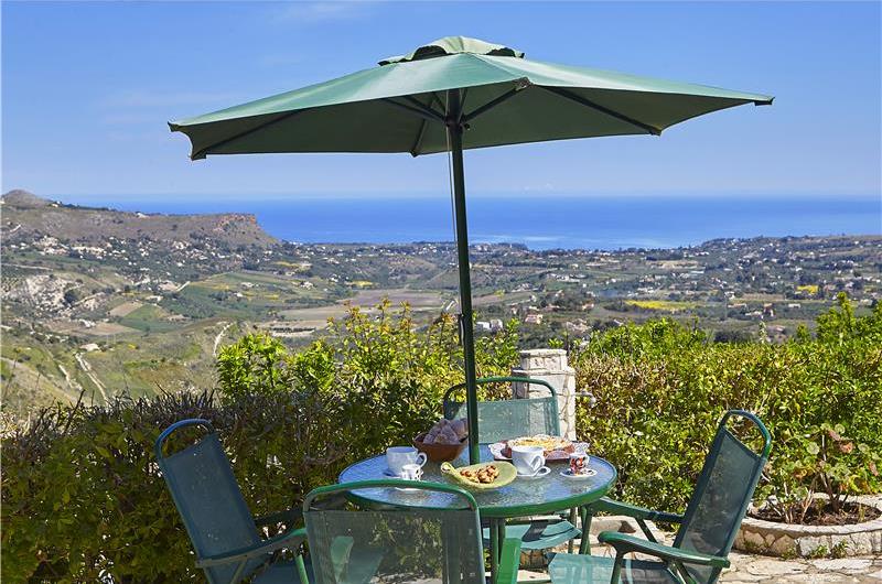 2 bedroom villa with pool, Castellammare del Golfo, sleeps 4