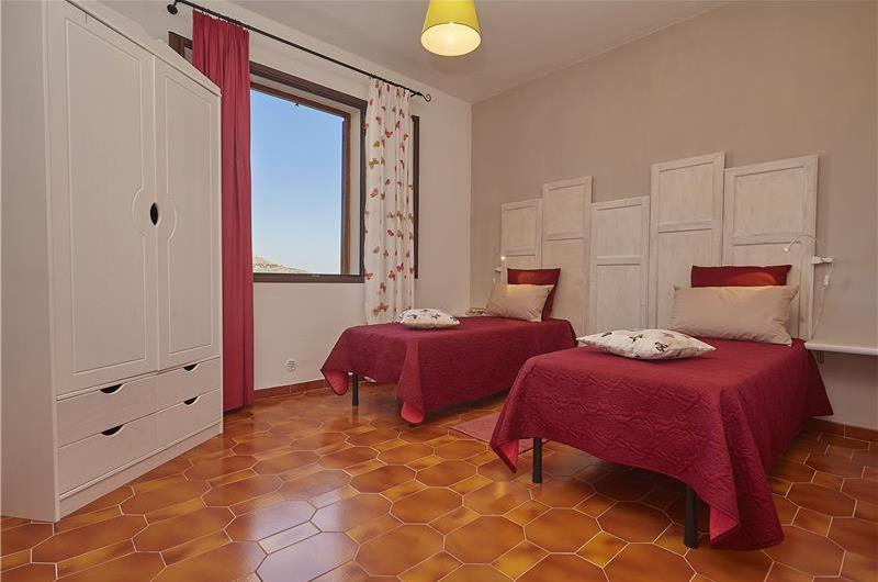 2 bedroom villa with pool, Castellammare del Golfo, sleeps 4