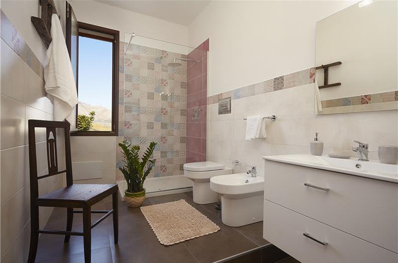 2 bedroom villa with pool, Castellammare del Golfo, sleeps 4