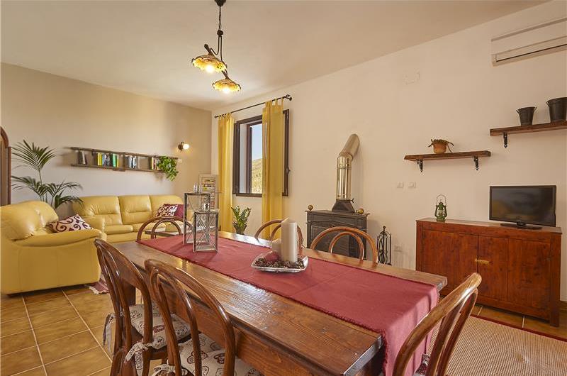 2 bedroom villa with pool, Castellammare del Golfo, sleeps 4