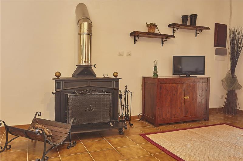 2 bedroom villa with pool, Castellammare del Golfo, sleeps 4