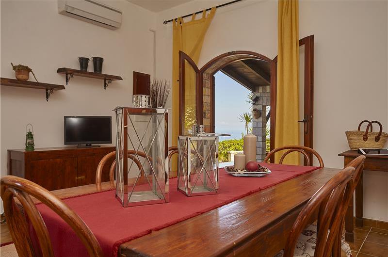 2 bedroom villa with pool, Castellammare del Golfo, sleeps 4