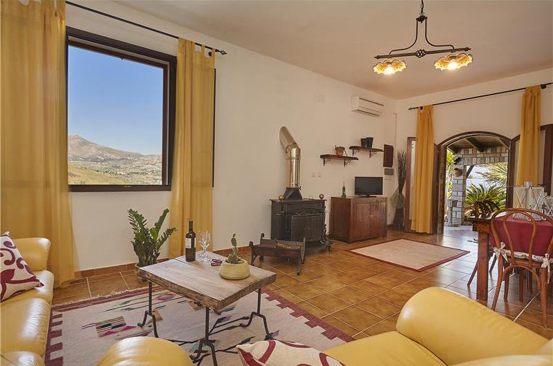 2 bedroom villa with pool, Castellammare del Golfo, sleeps 4