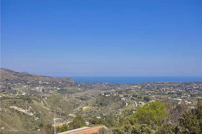 2 bedroom villa with pool, Castellammare del Golfo, sleeps 4