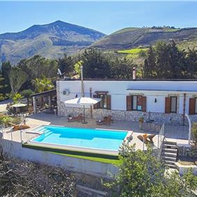 2 bedroom villa with pool, Castellammare del Golfo, sleeps 4