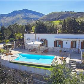 2 bedroom villa with pool, Castellammare del Golfo, sleeps 4