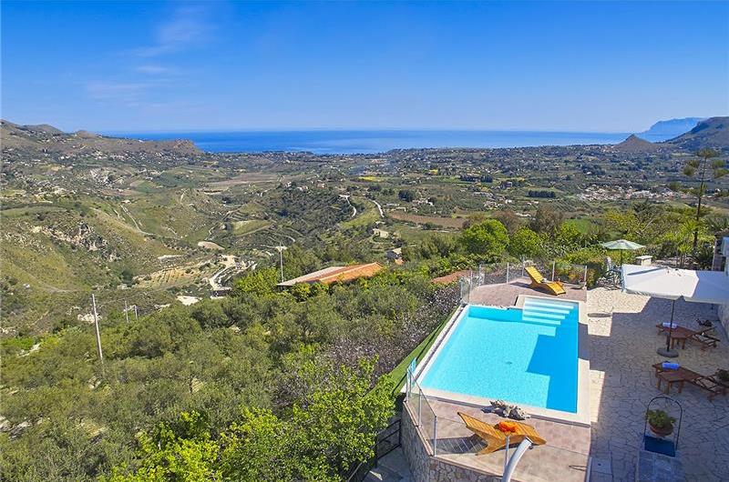 2 bedroom villa with pool, Castellammare del Golfo, sleeps 4