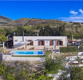 2 bedroom villa with pool, Castellammare del Golfo, sleeps 4