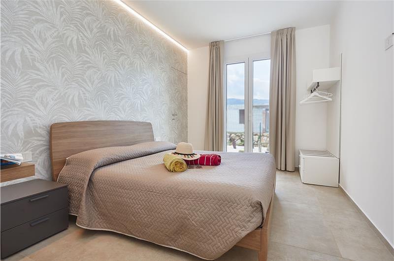 3 bedroom villa with infinity pool, jacuzzi & sauna, Castellammare del Golfo, sleeps 6