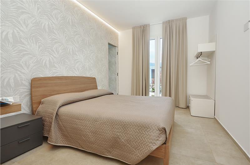 3 bedroom villa with infinity pool, jacuzzi & sauna, Castellammare del Golfo, sleeps 6