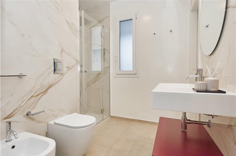 3 bedroom villa with infinity pool, jacuzzi & sauna, Castellammare del Golfo, sleeps 6