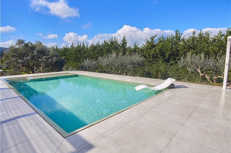 3 bedroom villa with infinity pool, jacuzzi & sauna, Castellammare del Golfo, sleeps 6