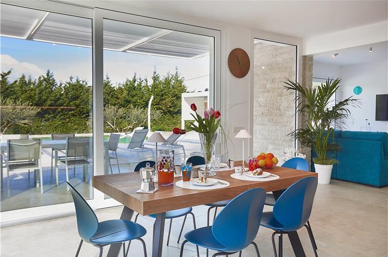 3 bedroom villa with infinity pool, jacuzzi & sauna, Castellammare del Golfo, sleeps 6