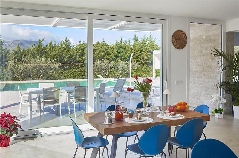 3 bedroom villa with infinity pool, jacuzzi & sauna, Castellammare del Golfo, sleeps 6