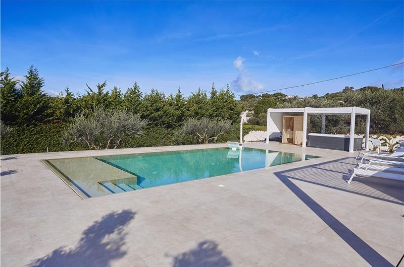 3 bedroom villa with infinity pool, jacuzzi & sauna, Castellammare del Golfo, sleeps 6