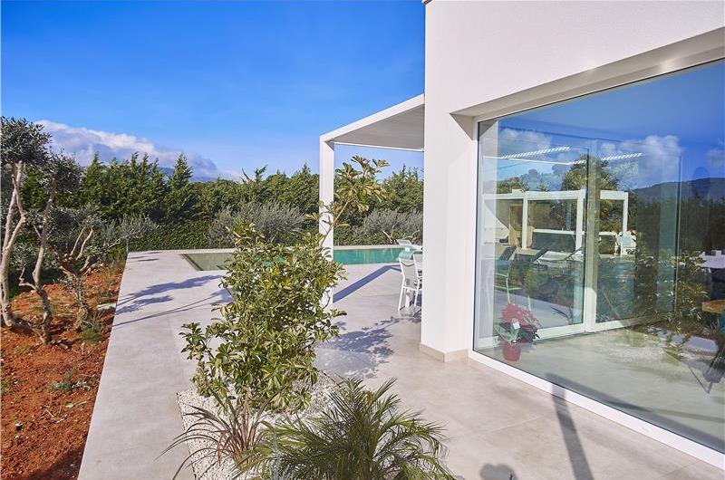 3 bedroom villa with infinity pool, jacuzzi & sauna, Castellammare del Golfo, sleeps 6