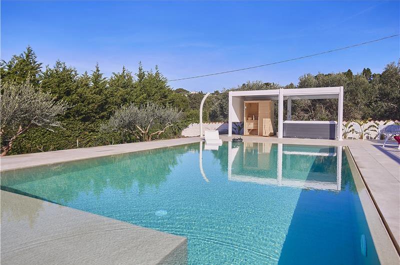 3 bedroom villa with infinity pool, jacuzzi & sauna, Castellammare del Golfo, sleeps 6