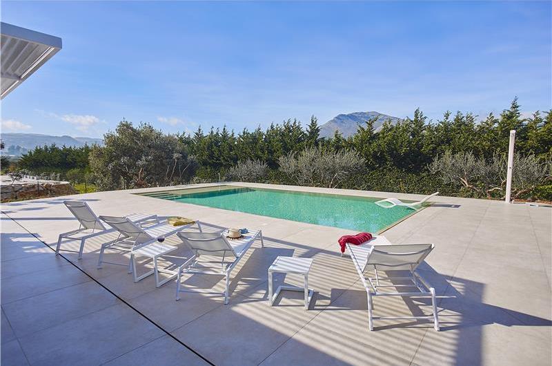 3 bedroom villa with infinity pool, jacuzzi & sauna, Castellammare del Golfo, sleeps 6
