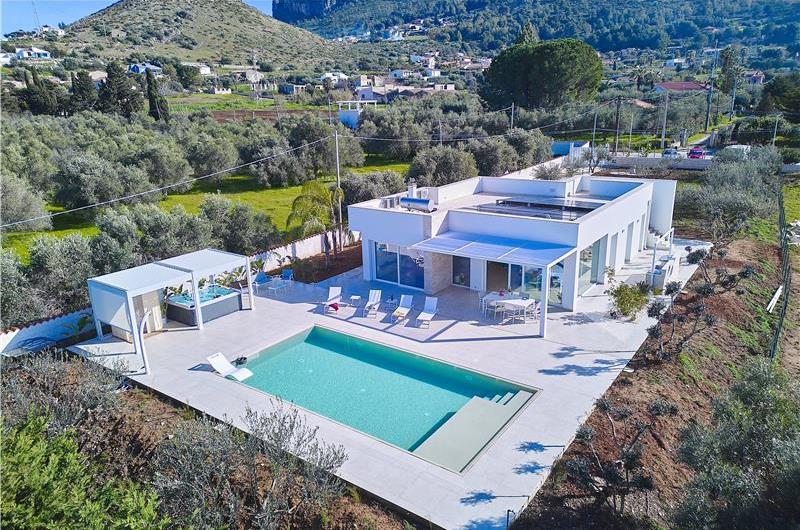 3 bedroom villa with infinity pool, jacuzzi & sauna, Castellammare del Golfo, sleeps 6