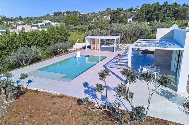 3 bedroom villa with infinity pool, jacuzzi & sauna, Castellammare del Golfo, sleeps 6