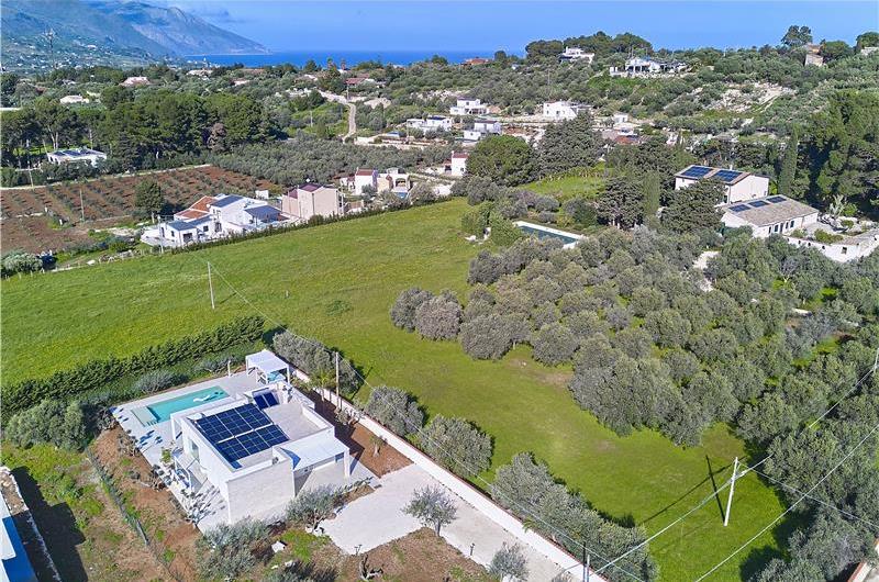 3 bedroom villa with infinity pool, jacuzzi & sauna, Castellammare del Golfo, sleeps 6