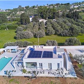 3 bedroom villa with infinity pool, jacuzzi & sauna, Castellammare del Golfo, sleeps 6