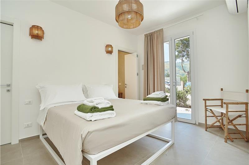 4 bedroom villa with pool, Castellammare del Golfo, sleeps 8-10