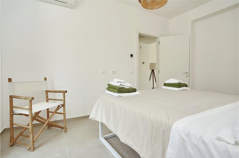 4 bedroom villa with pool, Castellammare del Golfo, sleeps 8-10